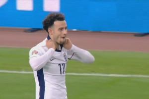 完美首秀！瓊斯禁區(qū)內(nèi)靈性腳后跟破門！英格蘭3-0希臘鎖定勝局！